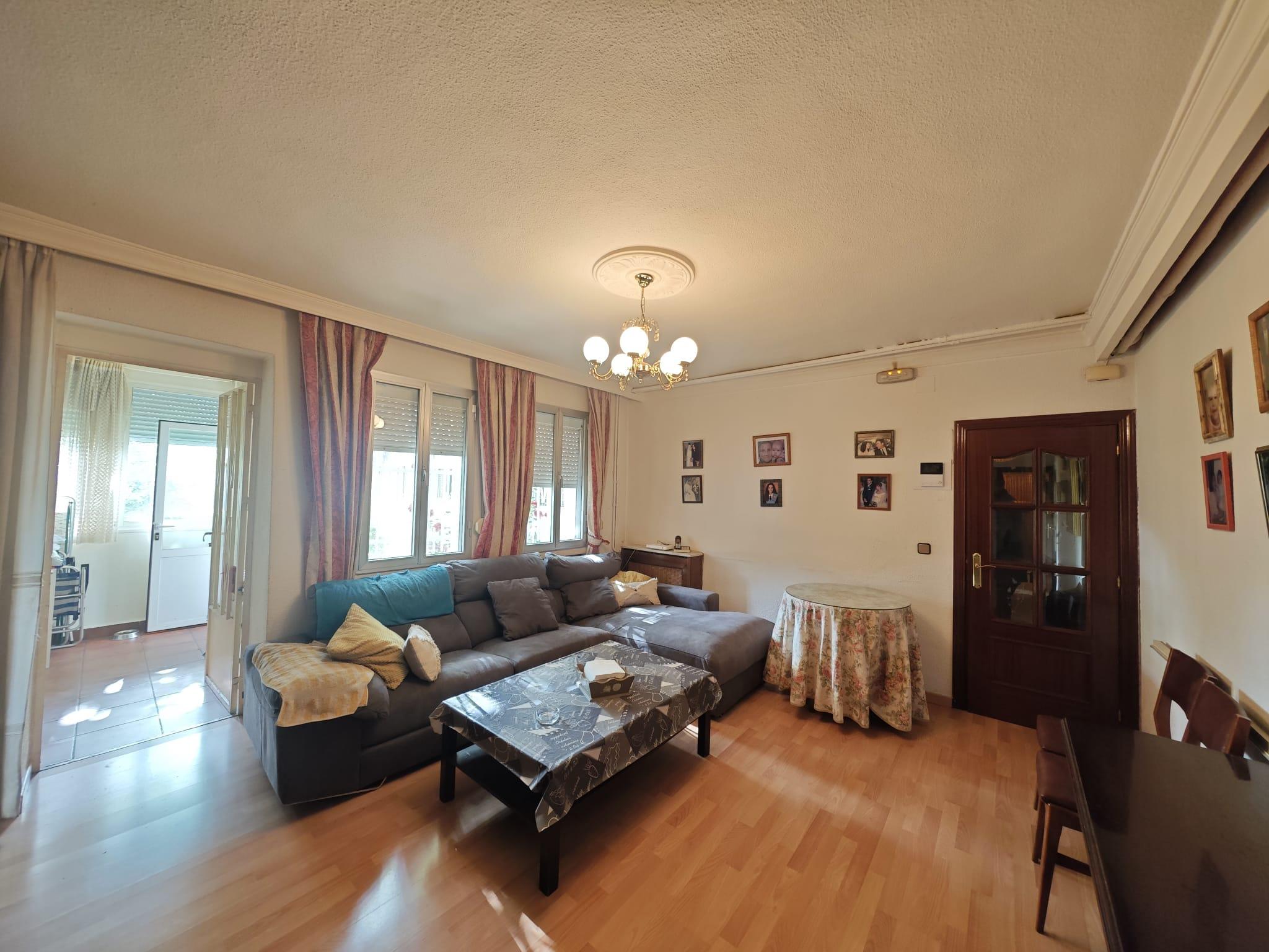 Imagen 4 Piso en venta en Madrid / Ubicada en una zona tranquila de Ciudad Pegaso -Rejas
