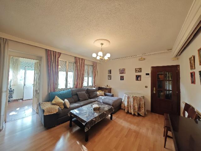 Imagen 4 Inmueble 302706 - Piso en venta en Madrid / Ubicada en una zona tranquila de Ciudad Pegaso -Rejas
