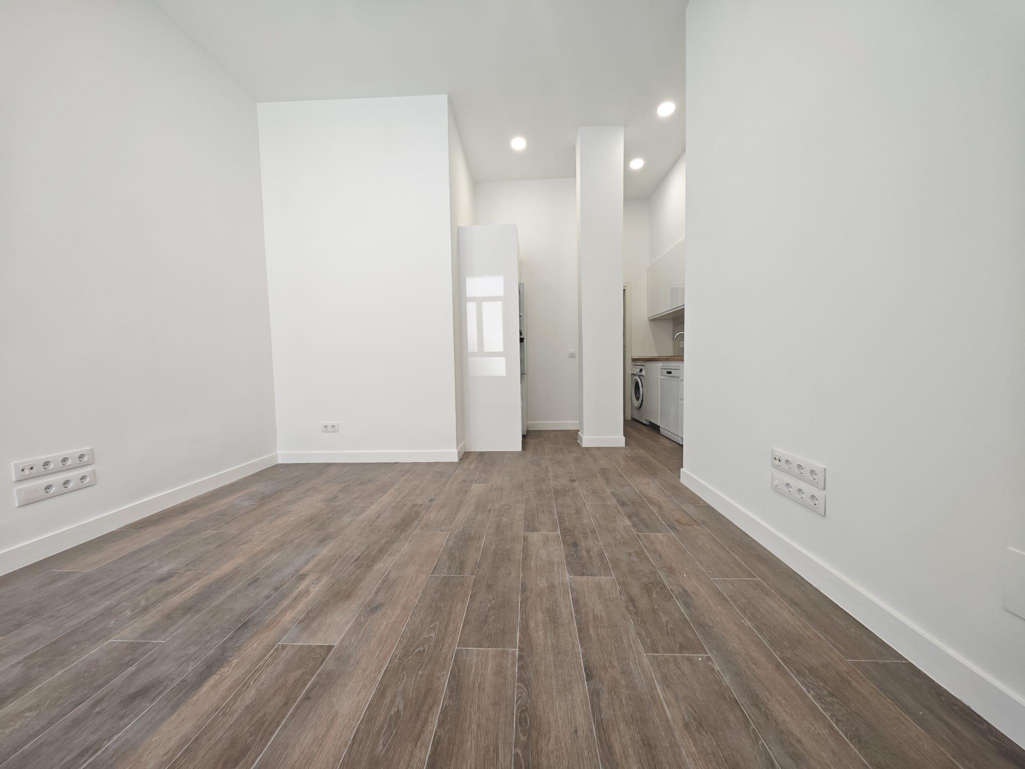 Imagen 3 Planta Baja en venta en Madrid / Calle Guíllen de Castro - Pueblo Nuevo - Ciudad Lineal