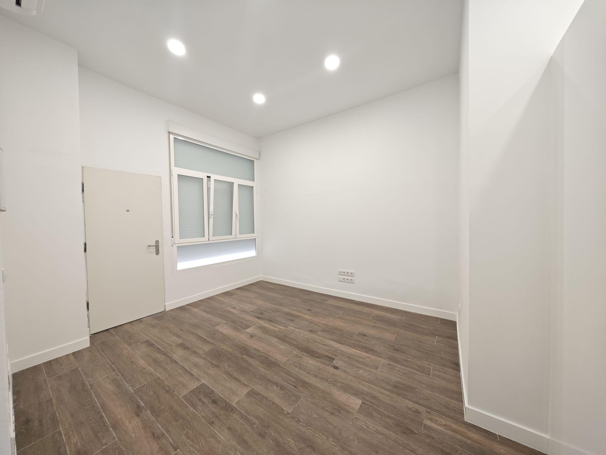 Imagen 4 Planta Baja en venta en Madrid / Calle Guíllen de Castro - Pueblo Nuevo - Ciudad Lineal