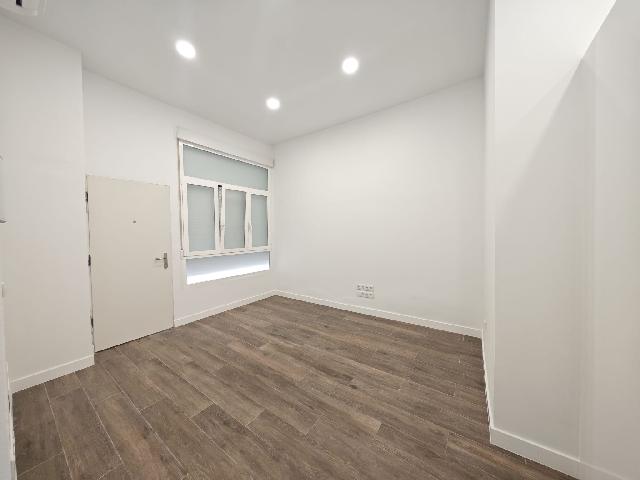 Imagen 4 Inmueble 302727 - Planta Baja en venta en Madrid / Calle Guíllen de Castro - Pueblo Nuevo - Ciudad Lineal