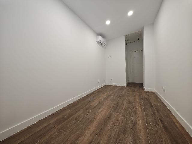 Imagen 21 Inmueble 302727 - Planta Baja en venta en Madrid / Calle Guíllen de Castro - Pueblo Nuevo - Ciudad Lineal