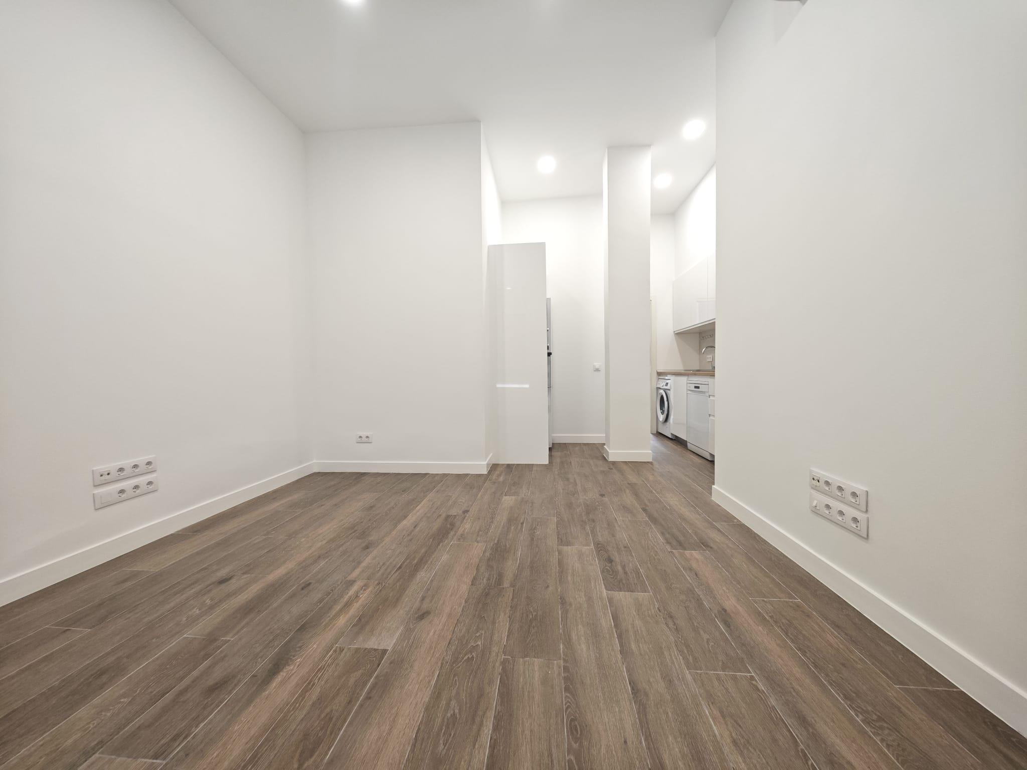 Imagen 2 Planta Baja en venta en Madrid / Calle Guíllen de Castro - Pueblo Nuevo - Ciudad Lineal