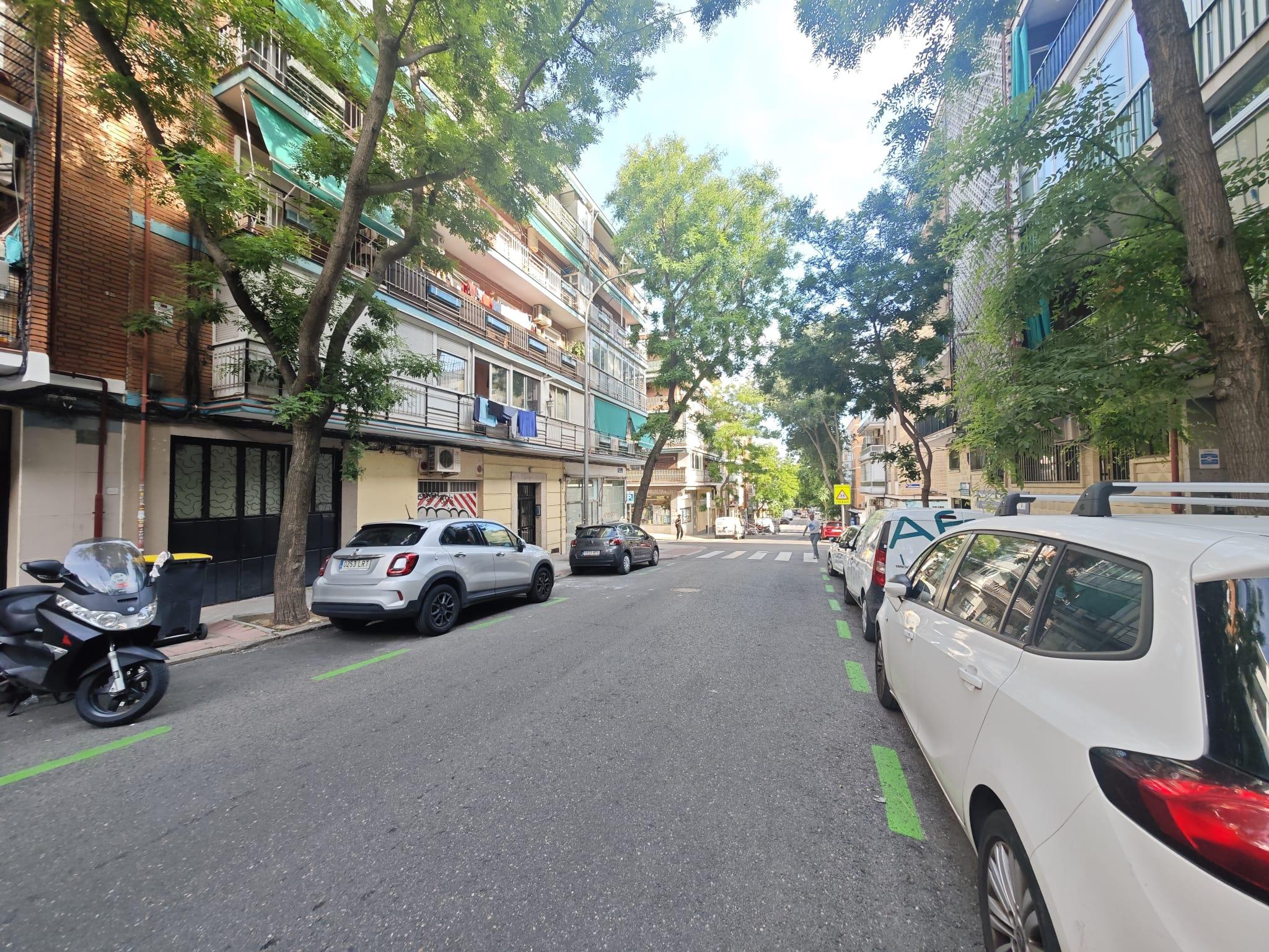 Imagen 1 Local Comercial en alquiler en Madrid / Calle Hermanos Gómez - Ventas - Ciudad Lineal - Madrid