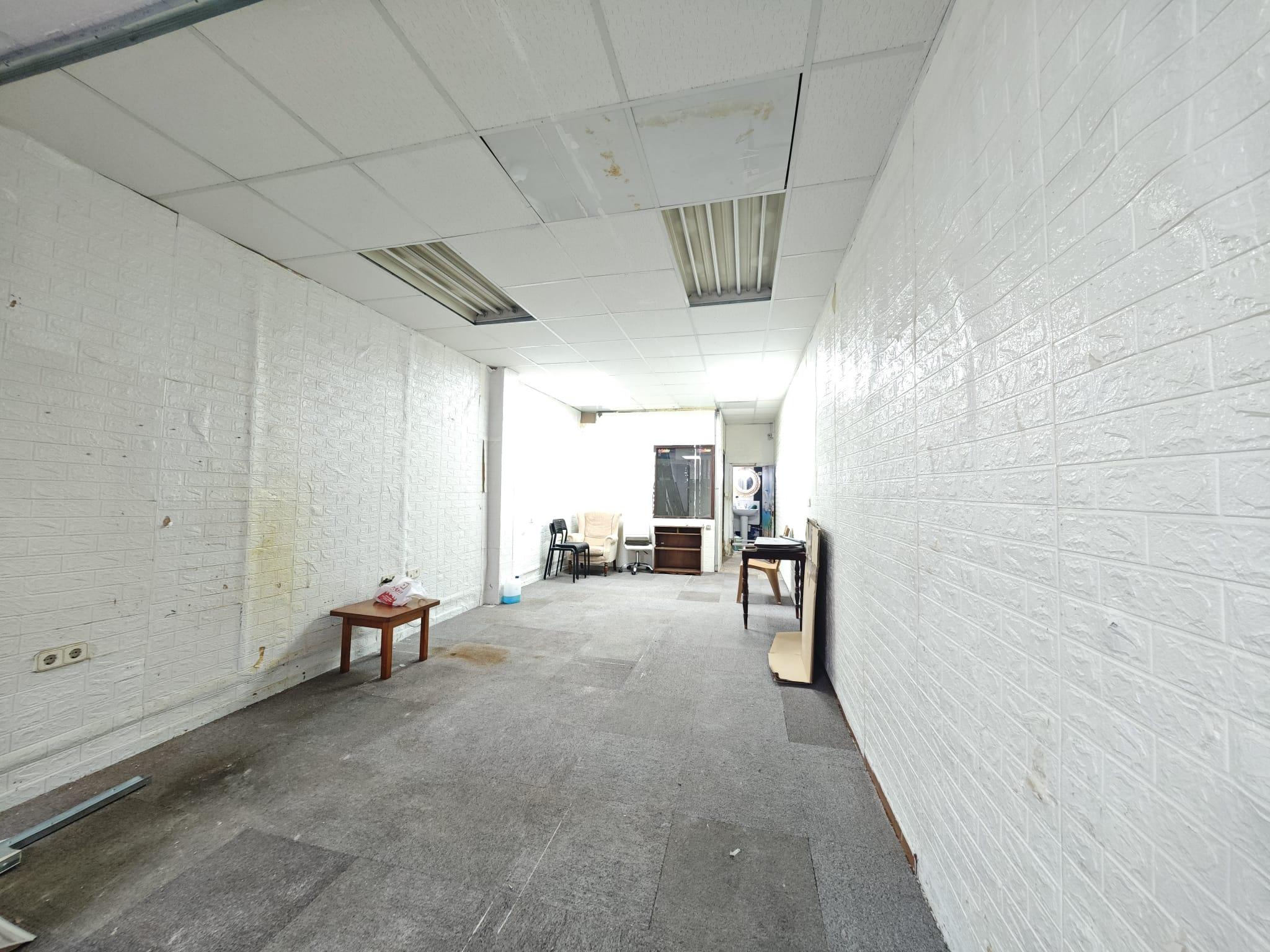 Imagen 4 Local Comercial en alquiler en Madrid / Calle Hermanos Gómez - Ventas - Ciudad Lineal - Madrid