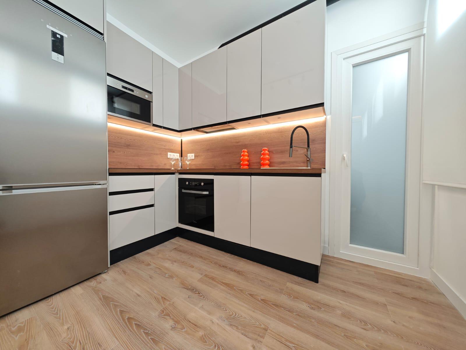 Imagen 1 Planta Baja en venta en Madrid / Calle Las Cañas a 3 minutos de la Calle Arturo Soria
