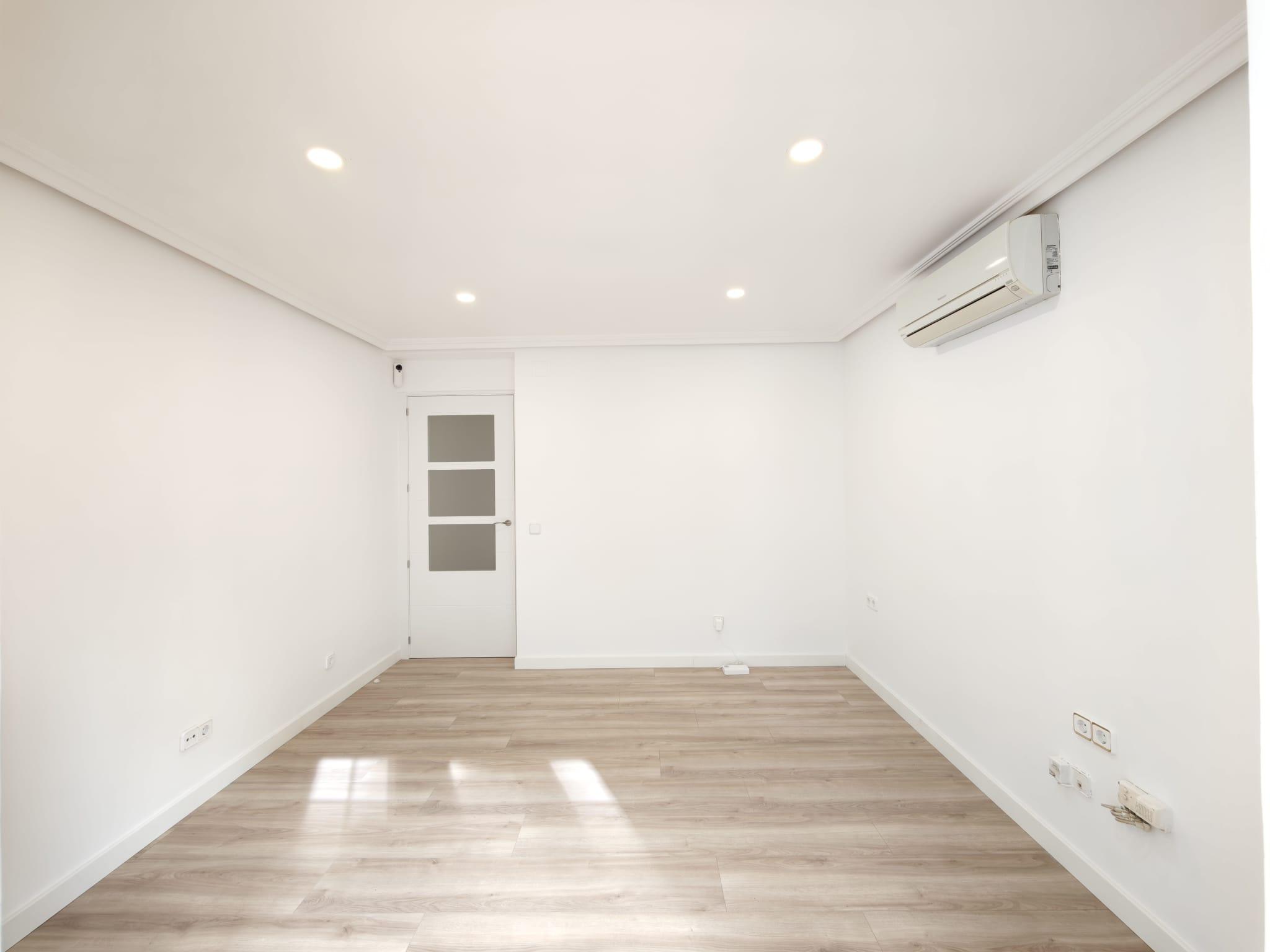 Imagen 3 Piso en venta en Madrid / Calle Zaratán - Simancas - San Blas - Madrid 