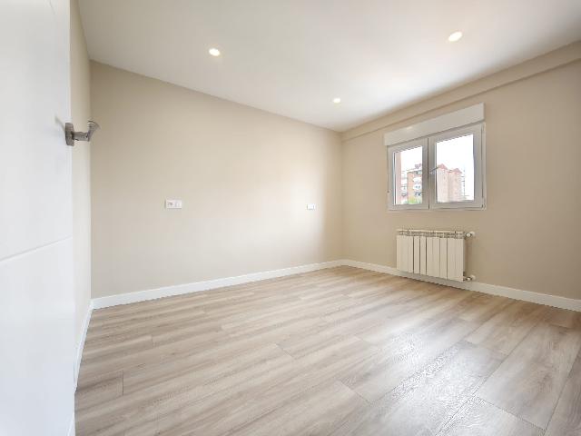 Imagen 13 Inmueble 305255 - Piso en venta en Madrid / Av. Guadalajara 103, A 1 minuto de la parada del metro 