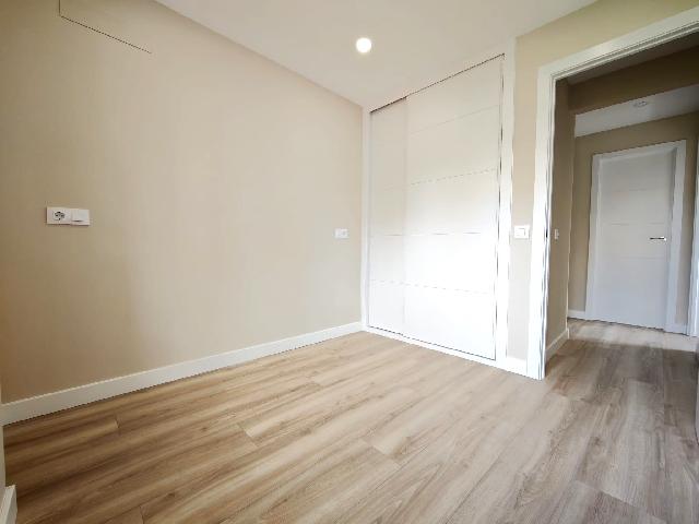Imagen 15 Inmueble 305255 - Piso en venta en Madrid / Av. Guadalajara 103, A 1 minuto de la parada del metro 