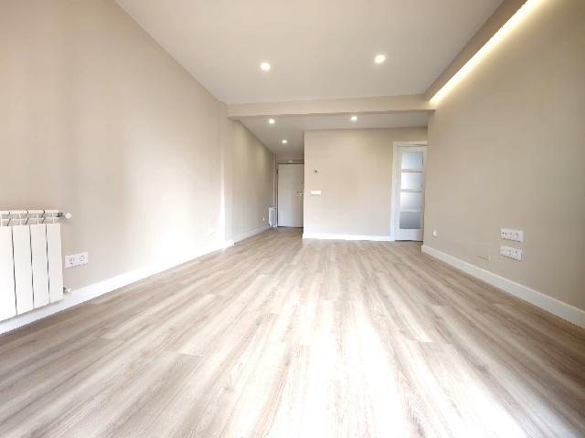 Imagen 3 Inmueble 305255 - Piso en venta en Madrid / Av. Guadalajara 103, A 1 minuto de la parada del metro 