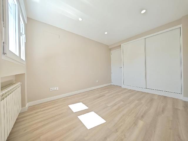 Imagen 8 Inmueble 305255 - Piso en venta en Madrid / Av. Guadalajara 103, A 1 minuto de la parada del metro 