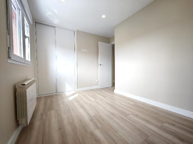 Imagen 16 Inmueble 305255 - Piso en venta en Madrid / Av. Guadalajara 103, A 1 minuto de la parada del metro 