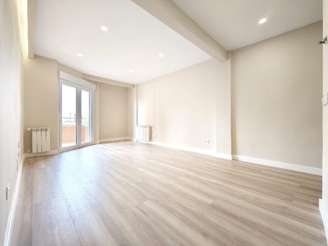 Imagen 4 Inmueble 305255 - Piso en venta en Madrid / Av. Guadalajara 103, A 1 minuto de la parada del metro 