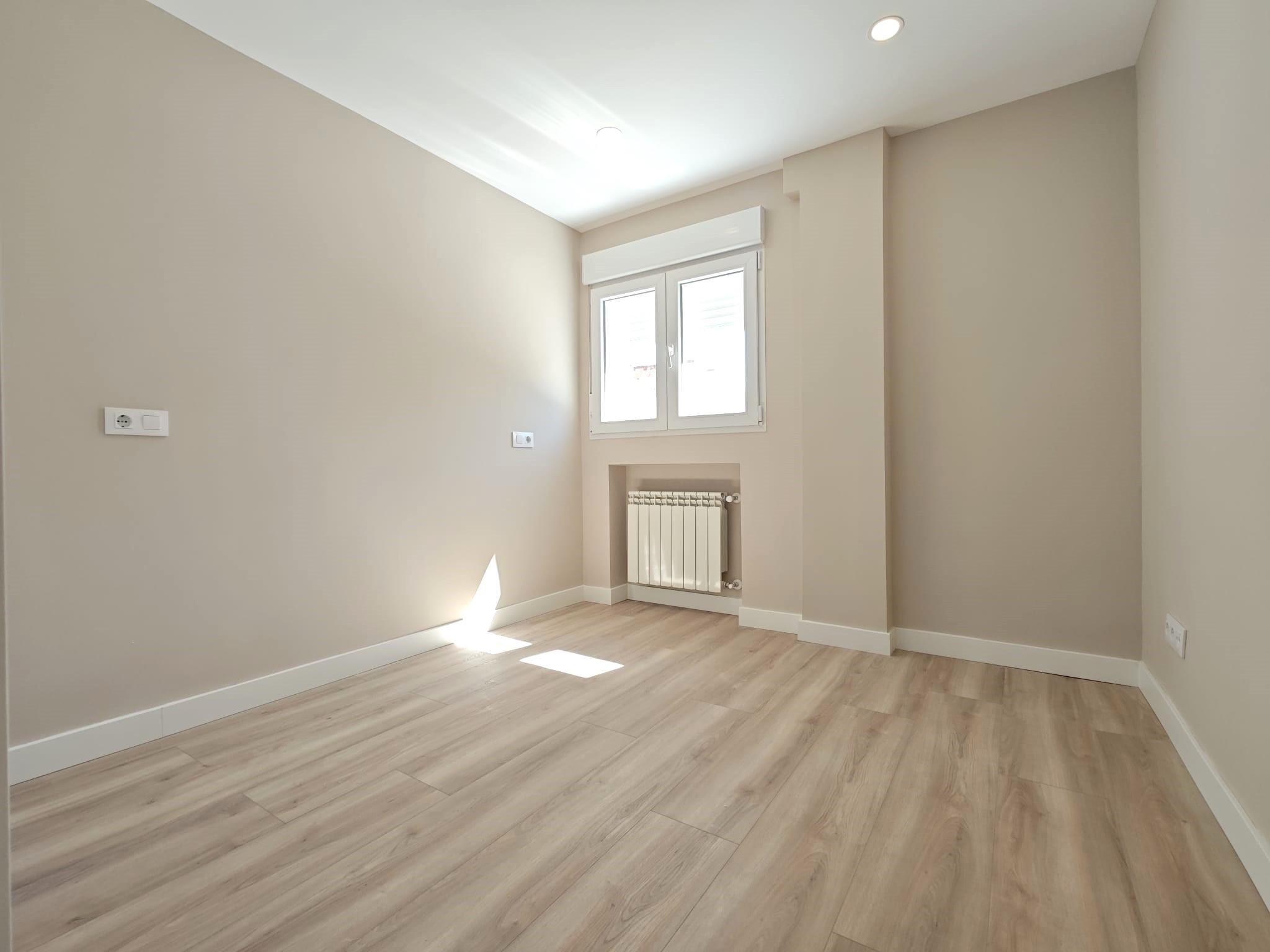 Imagen 15 Piso en venta en Madrid / Av. Guadalajara 103, A 1 minuto de la parada del metro 