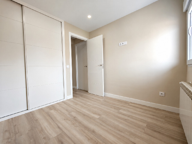 Imagen 18 Inmueble 305255 - Piso en venta en Madrid / Av. Guadalajara 103, A 1 minuto de la parada del metro 