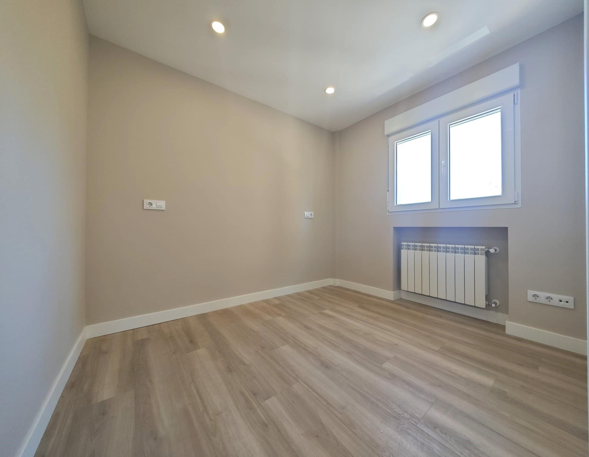 Imagen 11 Piso en venta en Madrid / Av. Guadalajara 103, A 1 minuto de la parada del metro 