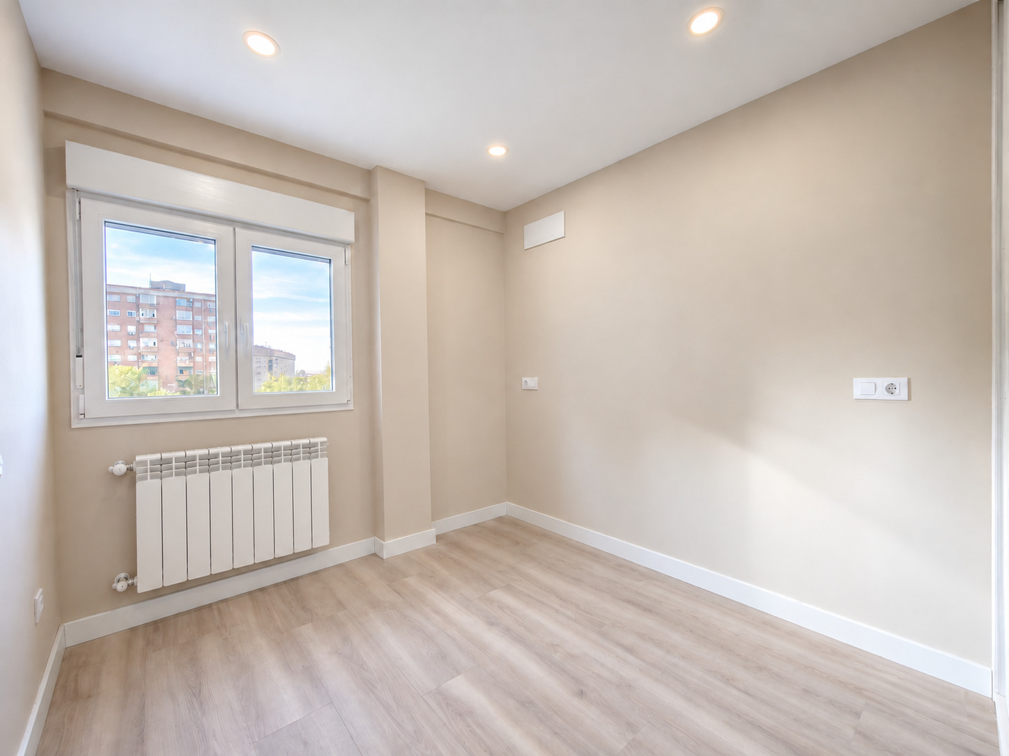 Imagen 5 Piso en venta en Madrid / Av. Guadalajara 103, A 1 minuto de la parada del metro 