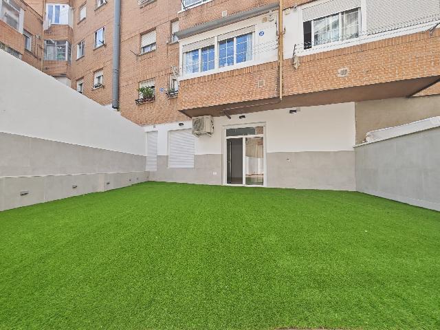 Imagen 2 Inmueble 305491 - Planta Baja en venta en Madrid / Calle Castilla Bellas Vistas - Tetuan
