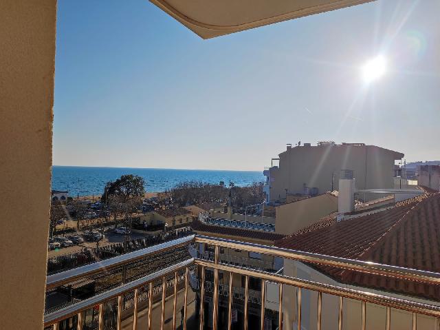 Imagen 3 Inmueble 298934 - Apto. Playa en venta en Calella / Frente a la estación de tren de Renfe Rodalies.