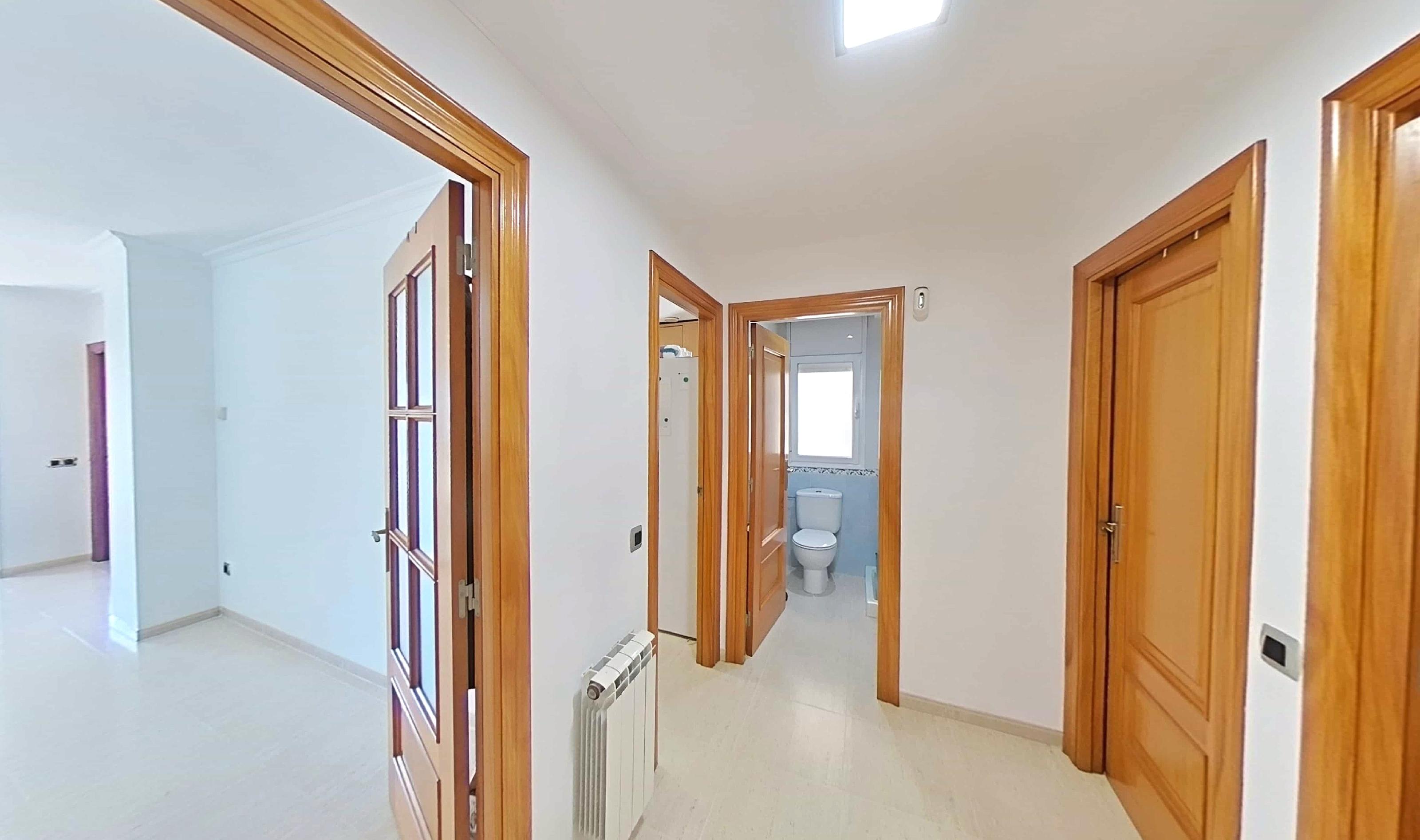 Imagen 17 Piso en venta en Pineda De Mar / Segunda línea de mar