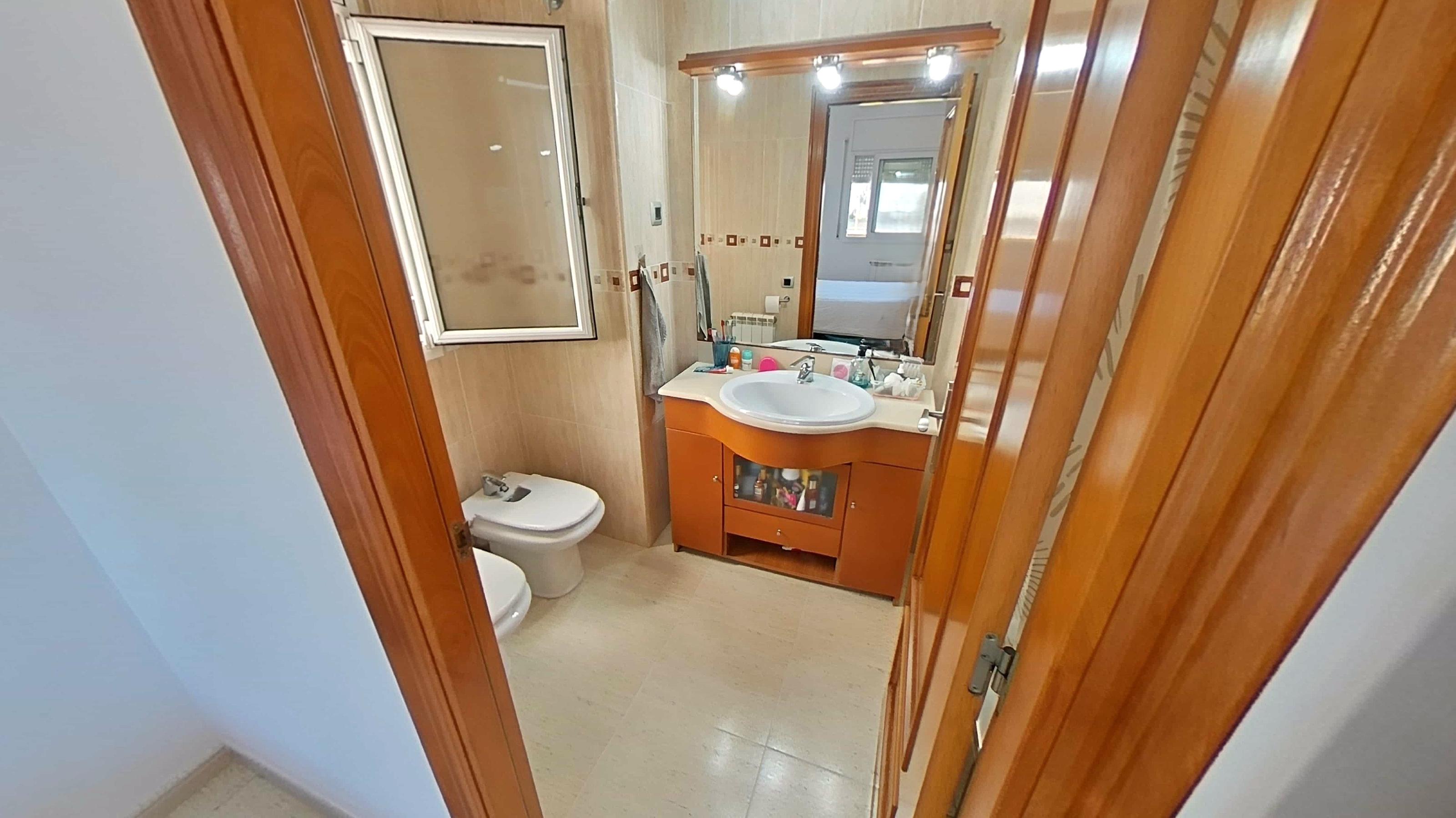 Imagen 14 Piso en venta en Pineda De Mar / Segunda línea de mar