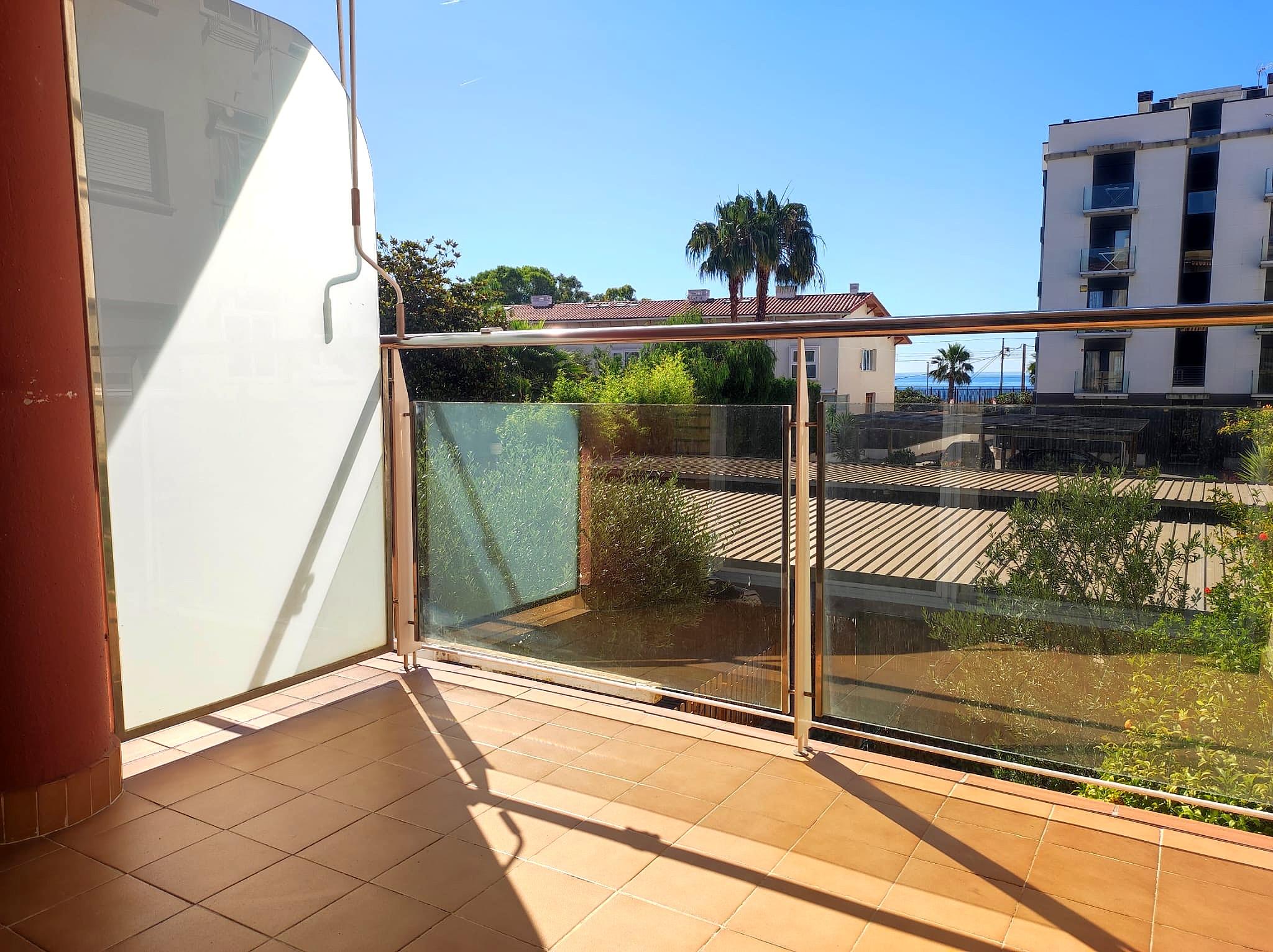 Imagen 2 Piso en venta en Pineda De Mar / Segunda línea de mar