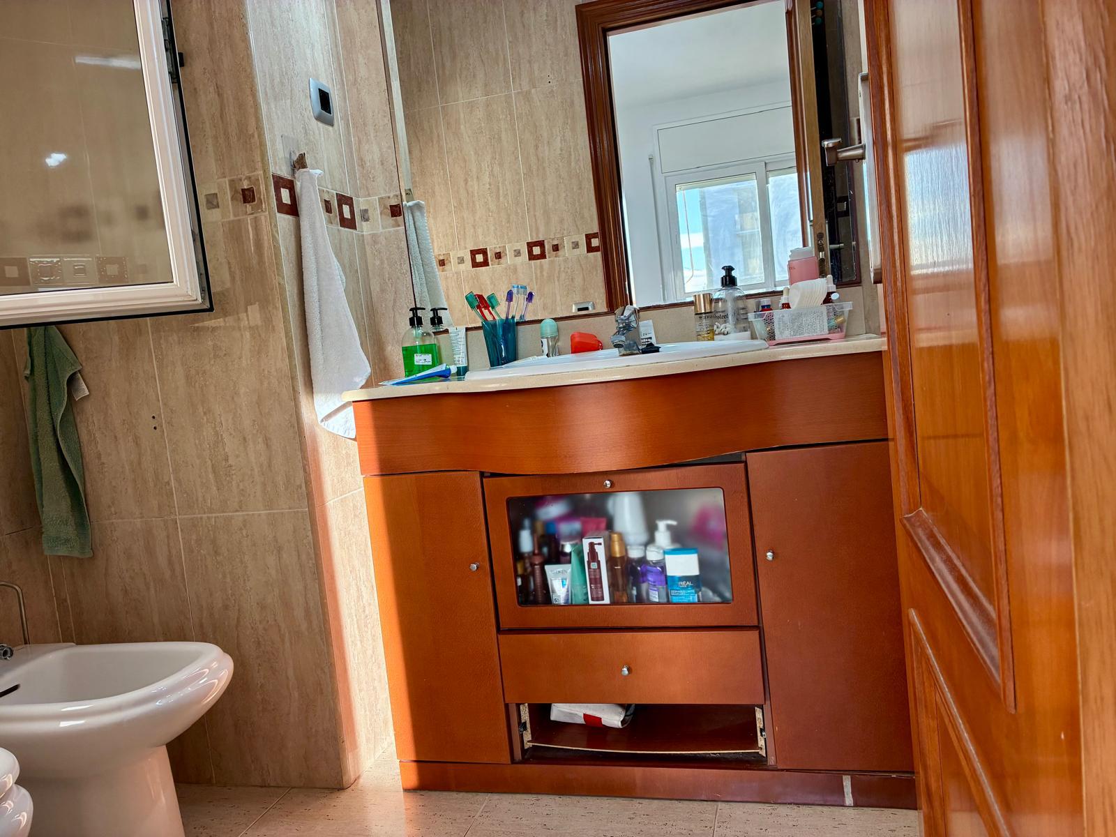 Imagen 10 Piso en venta en Pineda De Mar / Segunda línea de mar