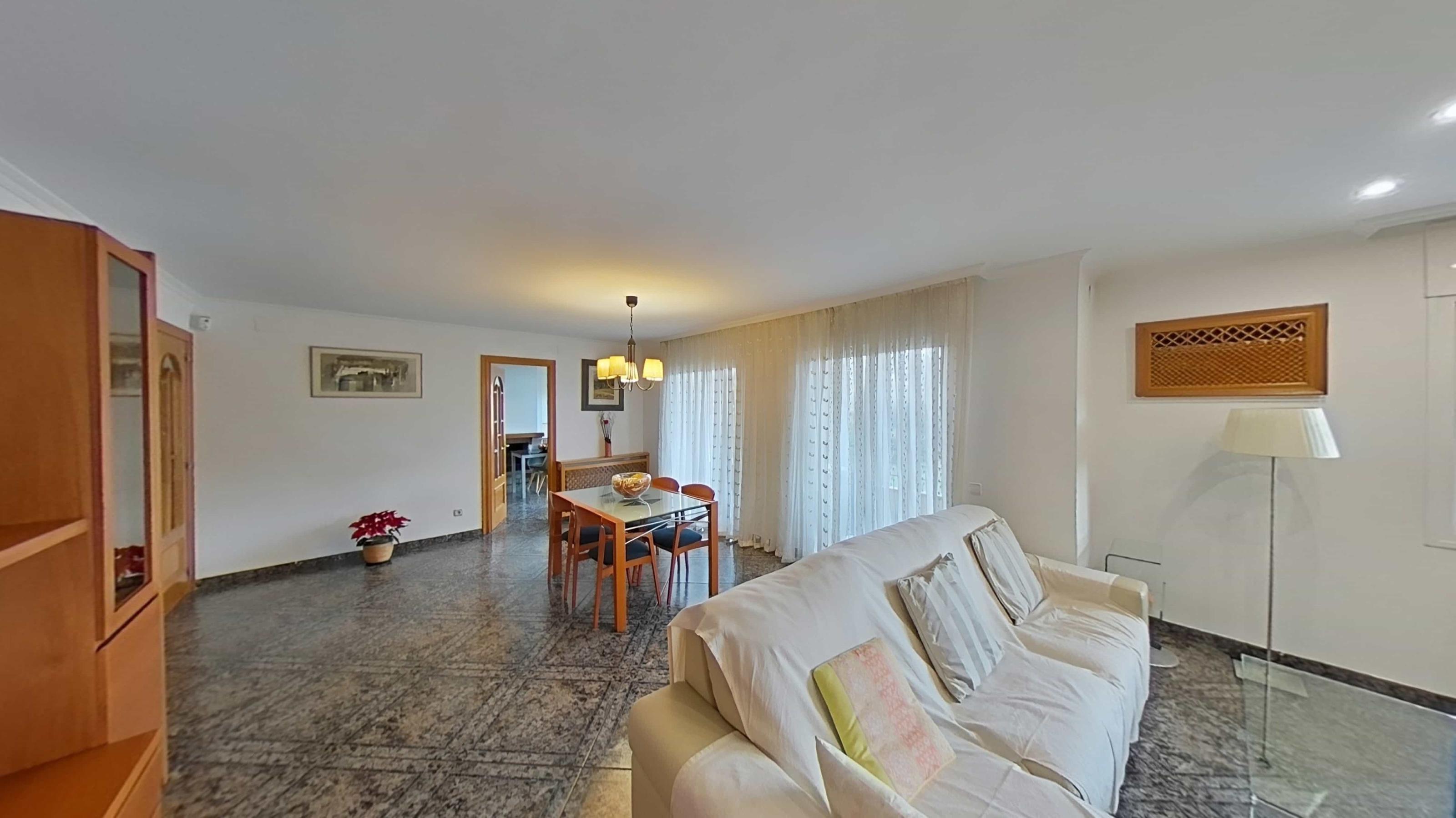 Imagen 1 Piso en venta en Sant Cebrià De Vallalta / Muy bien ubicado, en la entrada de la población.