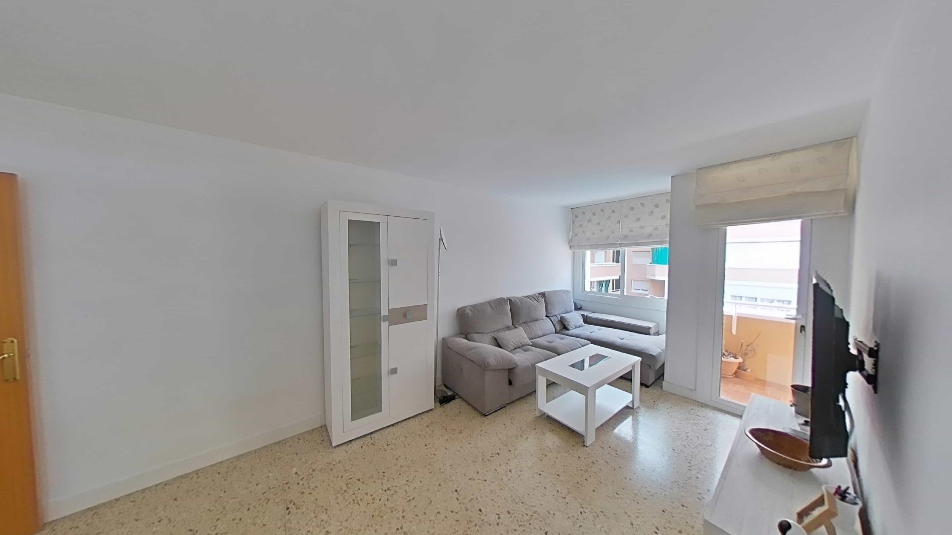 Imagen 1 Piso en venta en Pineda De Mar / Segunda línea de mar
