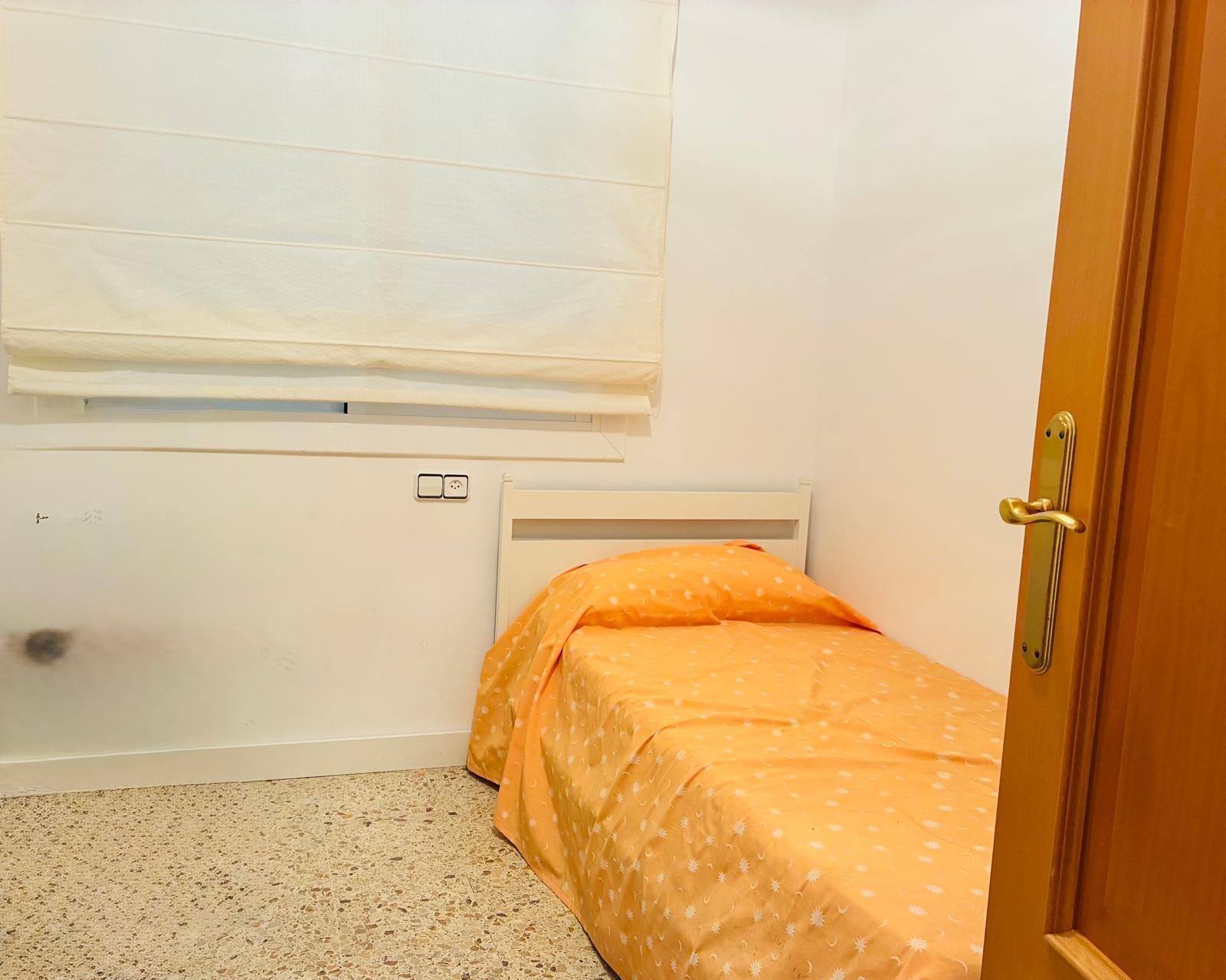 Imagen 15 Piso en venta en Pineda De Mar / Segunda línea de mar