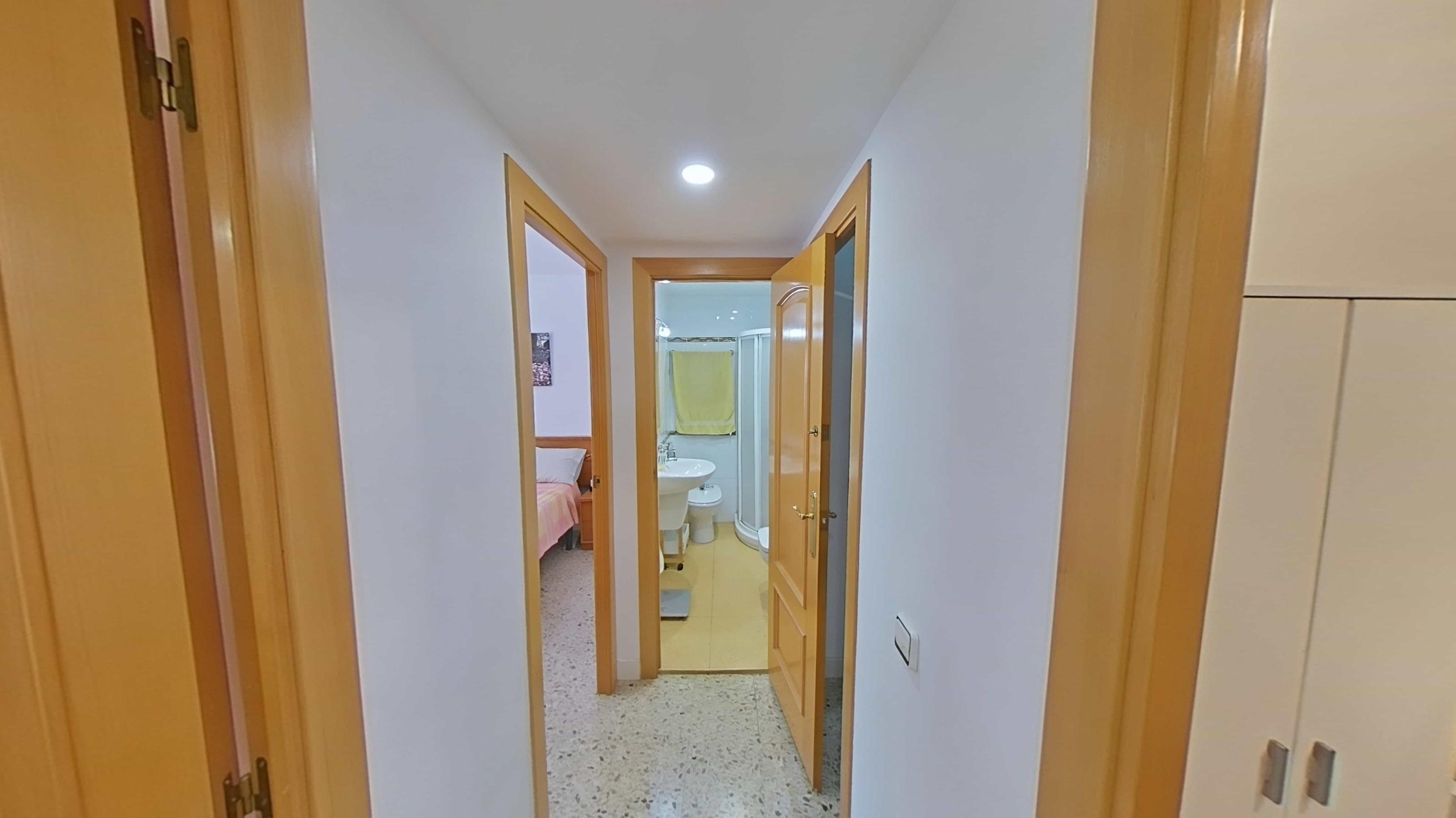 Imagen 9 Piso en venta en Pineda De Mar / Segunda línea de mar