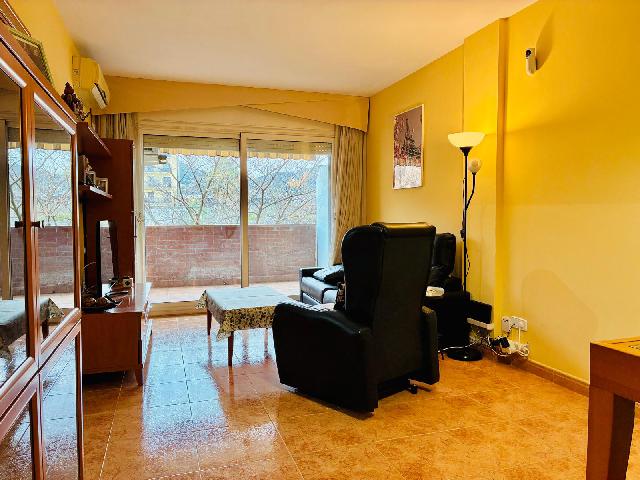 Imagen 3 Inmueble 300707 - Piso en venta en Pineda De Mar / Cerca del Consum