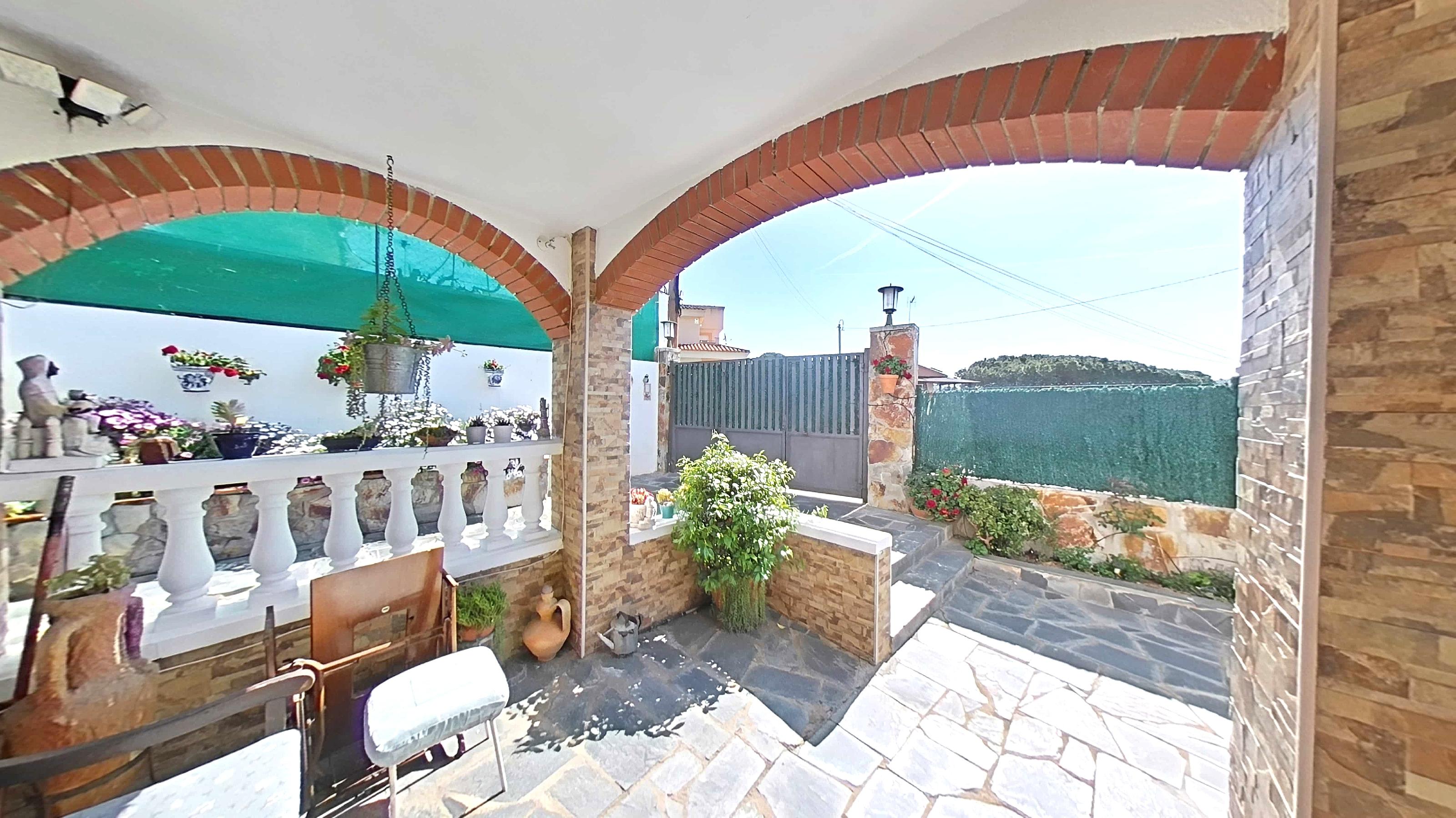 Imagen 2 Casa en venta en Vidreres / Urbanización Aiguaviva Park