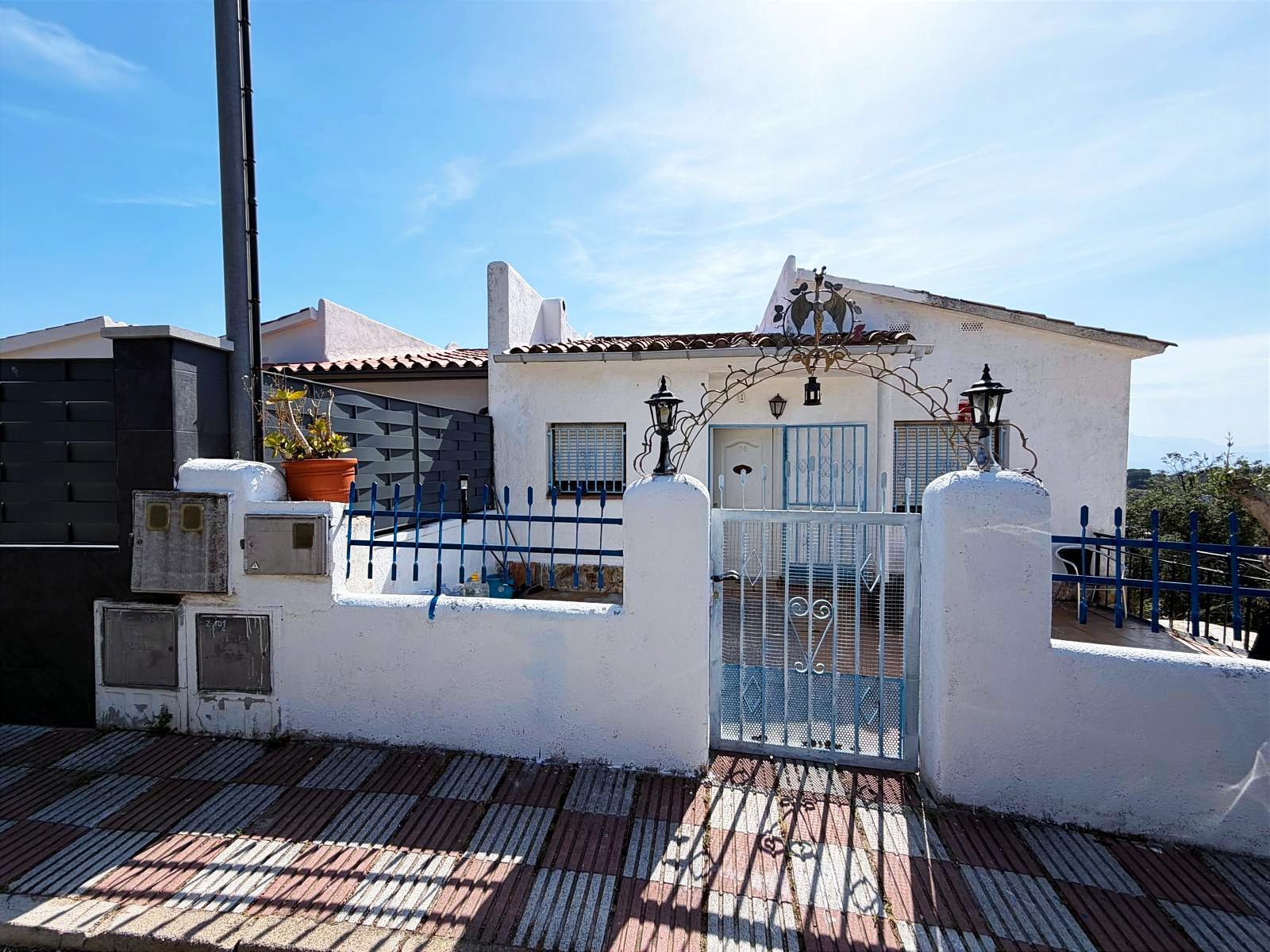 Imagen 1 Casa en venta en Vidreres / Urbanización Aiguaviva Parc