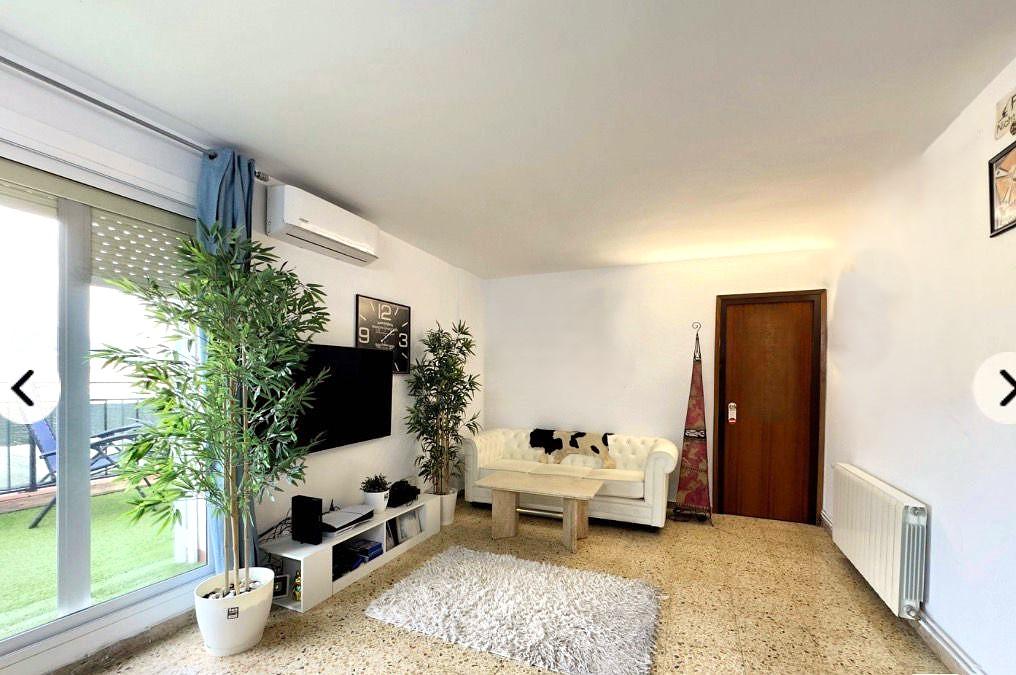 Imagen 2 Piso en venta en Pineda De Mar / Piso en Poblenou con vistas a la montaña