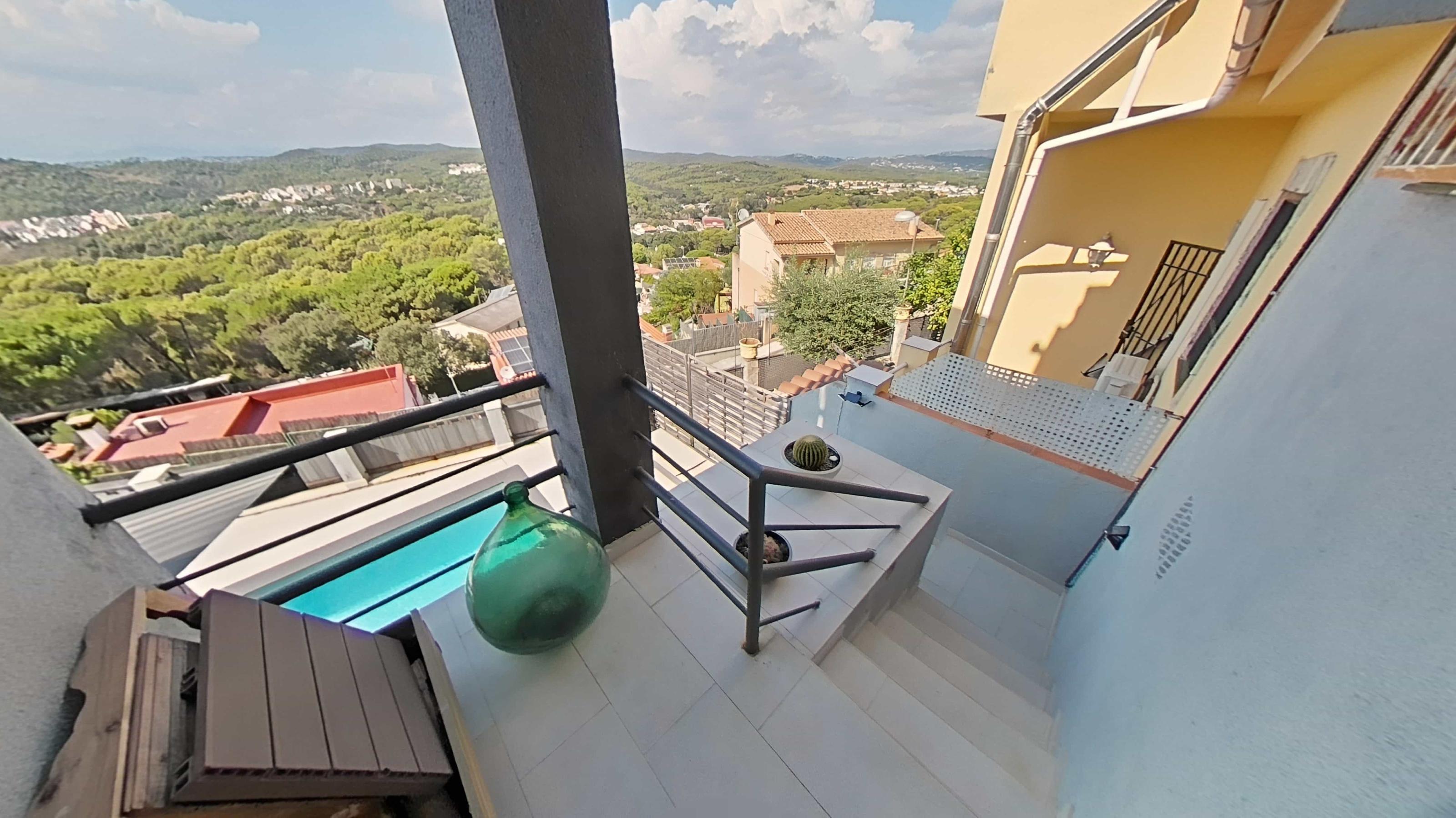 Imagen 30 Casa Adosada en venta en Blanes / Prestigiosa urbanización de Santa Cristina.
