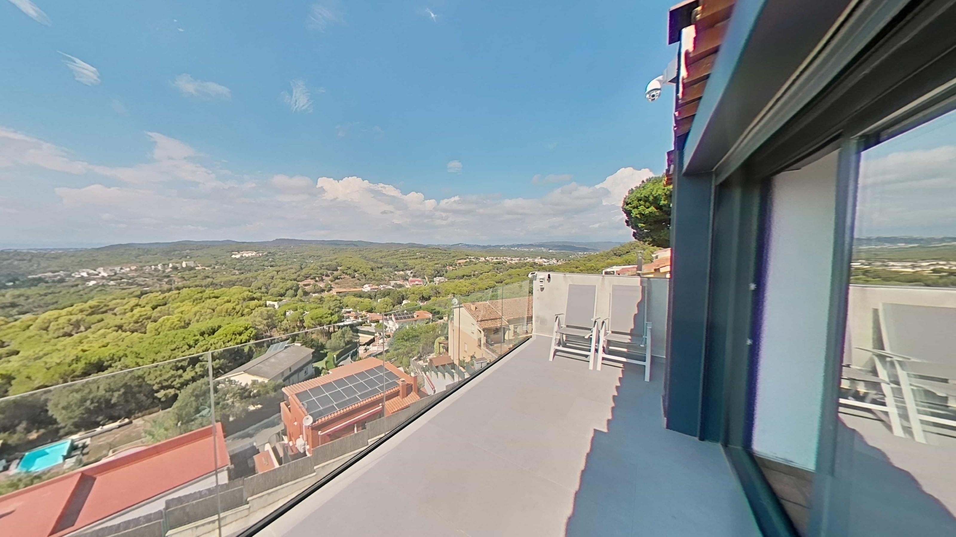 Imagen 12 Casa Adosada en venta en Blanes / Prestigiosa urbanización de Santa Cristina.