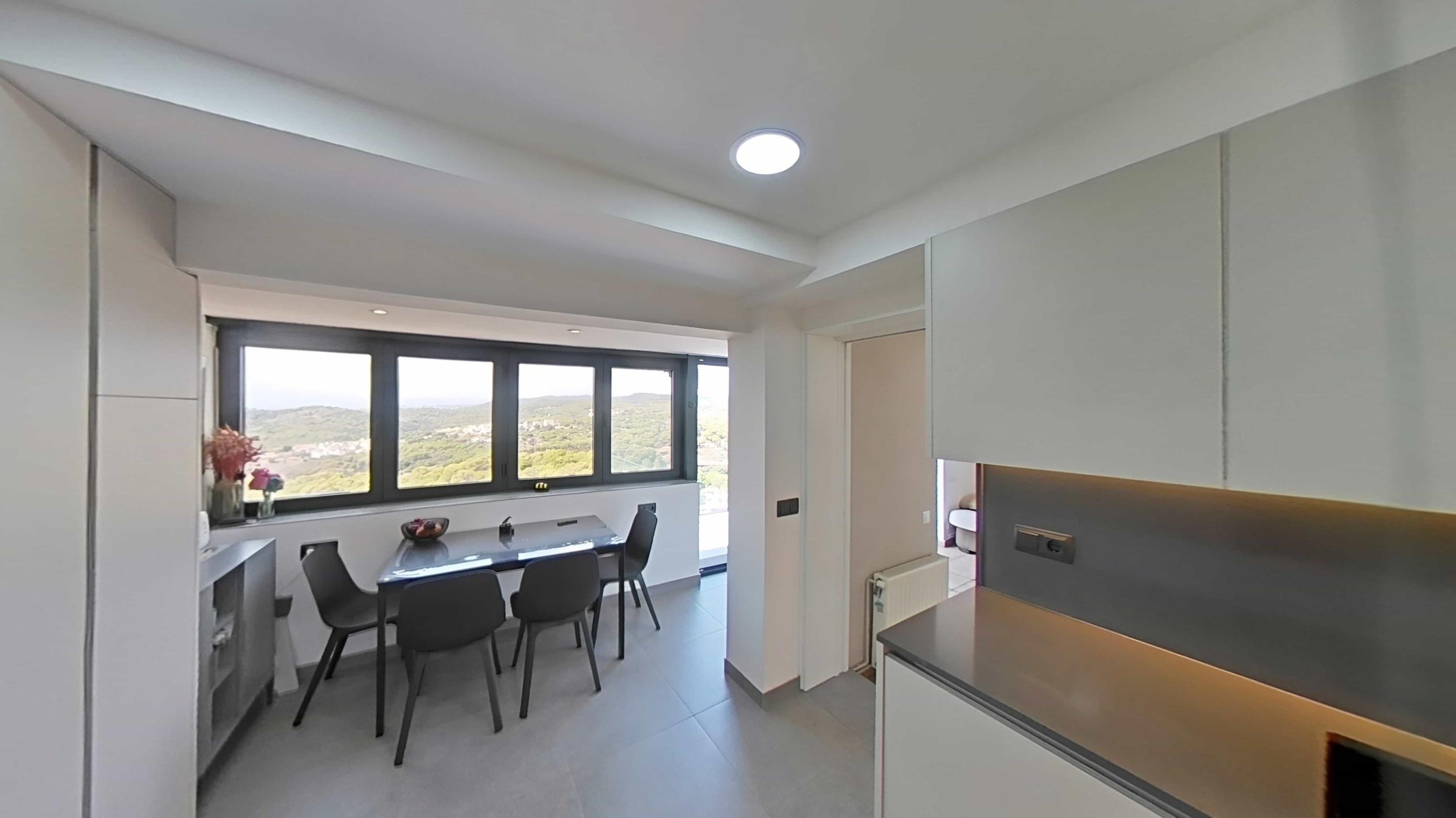 Imagen 10 Casa Adosada en venta en Blanes / Prestigiosa urbanización de Santa Cristina.