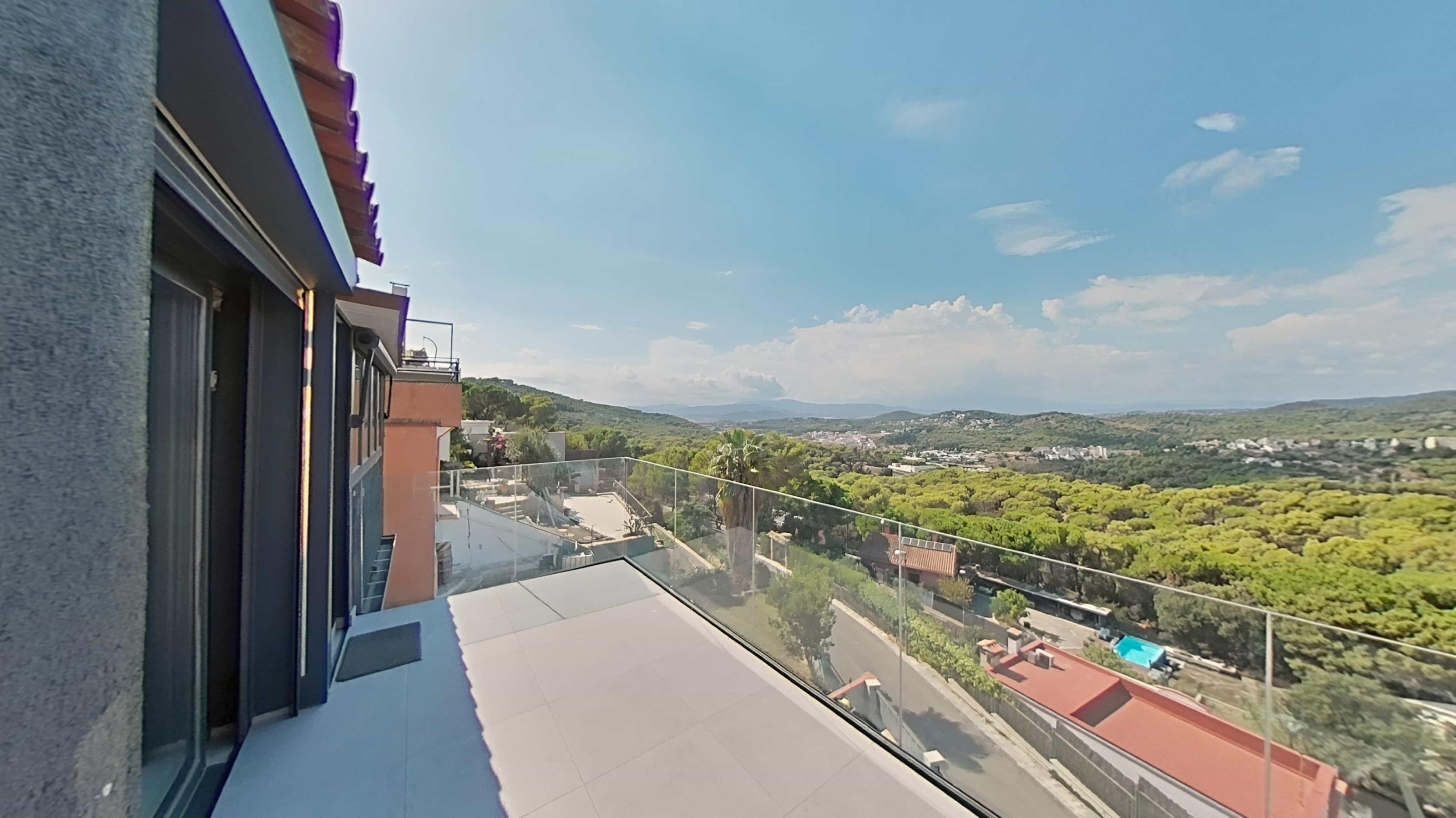Imagen 13 Casa Adosada en venta en Blanes / Prestigiosa urbanización de Santa Cristina.