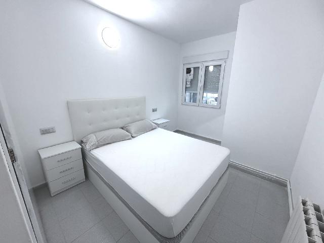 Imagen 2 Inmueble 306051 - Piso en venta en Blanes / Calle amplia y soleada, a 5 min de la estación de bus.