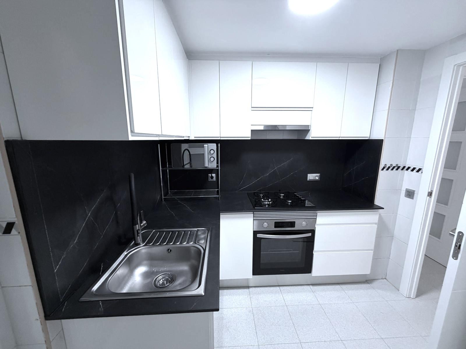 Imagen 11 Piso en venta en Blanes / Calle amplia y soleada, a 5 min de la estación de bus.