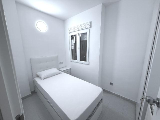 Imagen 5 Inmueble 306051 - Piso en venta en Blanes / Calle amplia y soleada, a 5 min de la estación de bus.