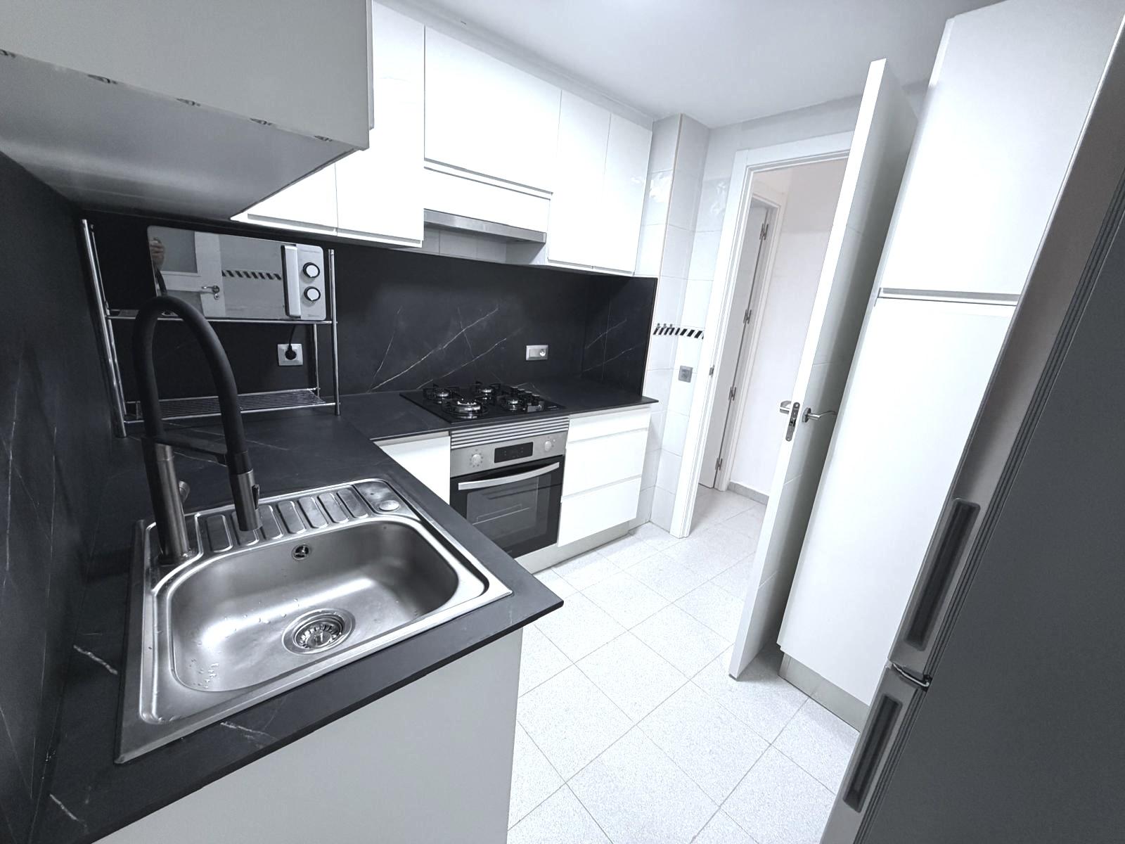 Imagen 12 Piso en venta en Blanes / Calle amplia y soleada, a 5 min de la estación de bus.