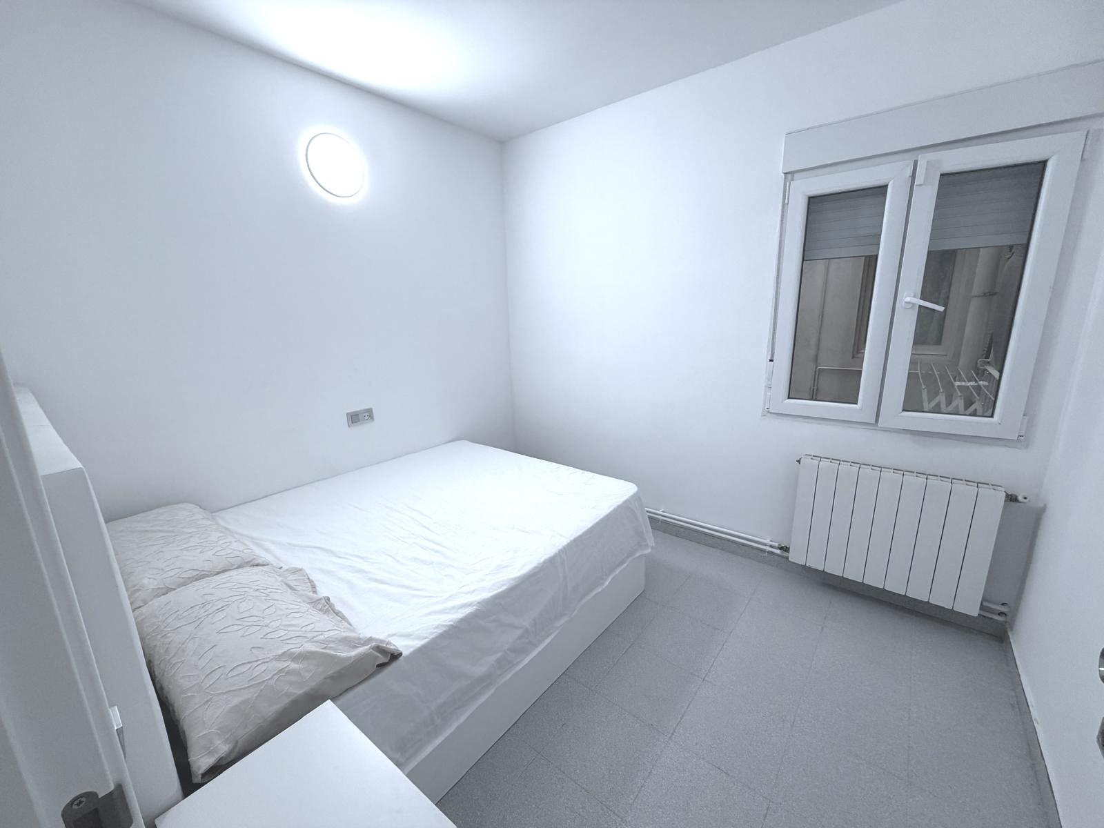 Imagen 4 Piso en venta en Blanes / Calle amplia y soleada, a 5 min de la estación de bus.