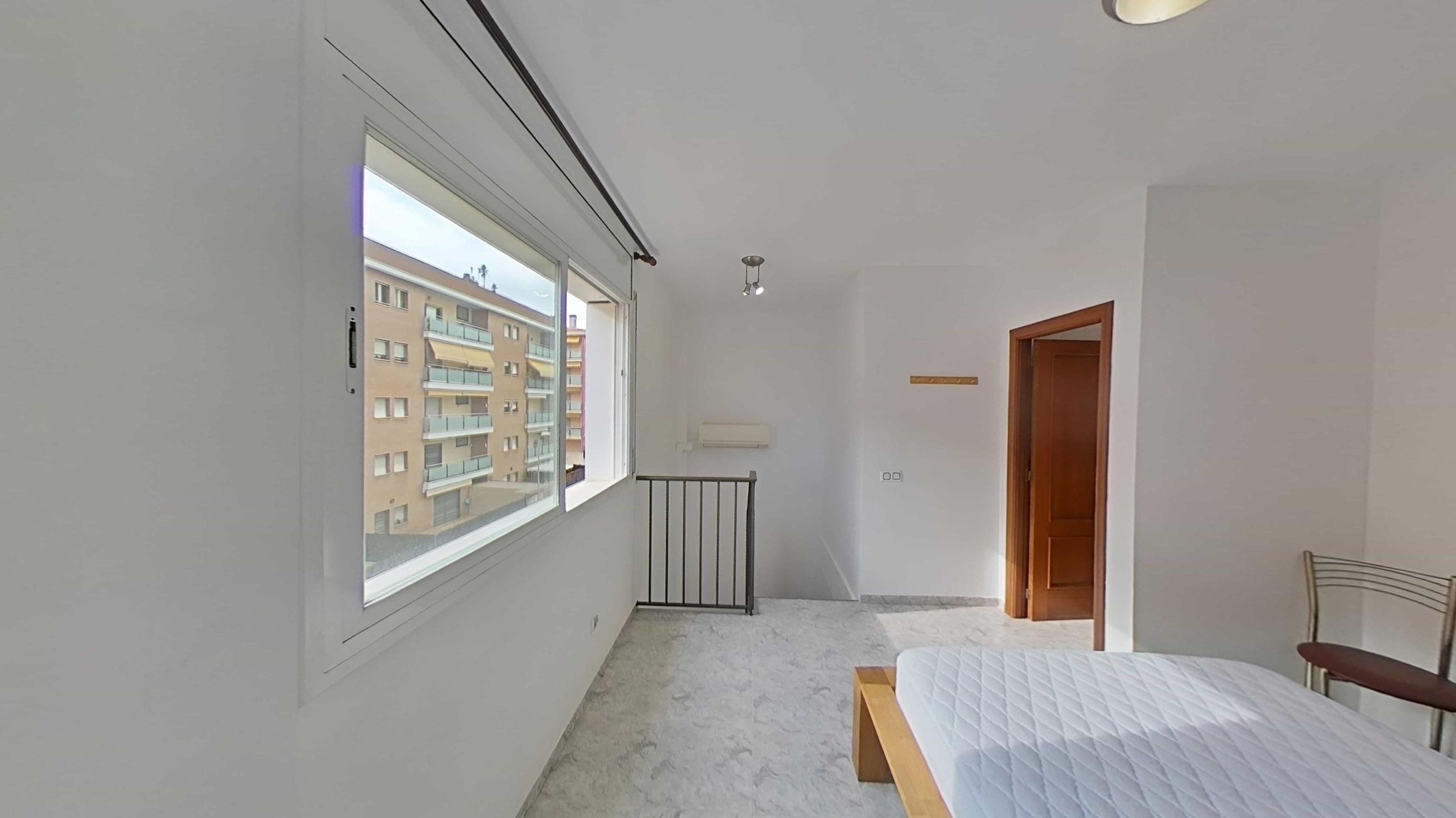 Imagen 2 Dúplex en venta en Lloret De Mar / Cerca de todos los servicios.