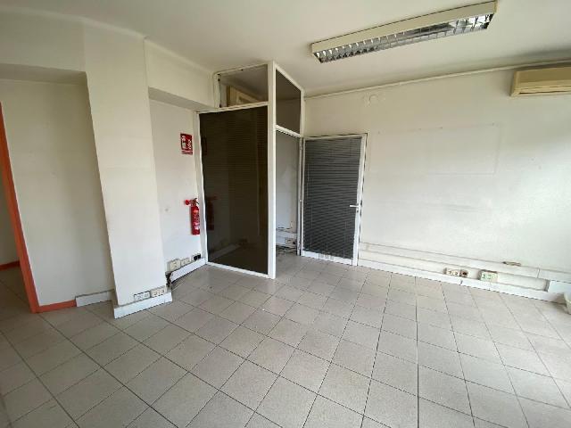 Imagen 12 Inmueble 301101 - Local Comercial en venta en Barcelona / Sobre la Av republica Argentina, cercano a metro /ferro