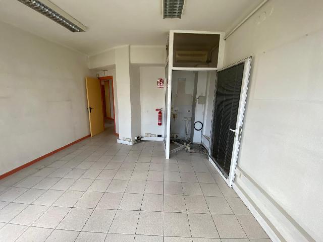 Imagen 13 Inmueble 301101 - Local Comercial en venta en Barcelona / Sobre la Av republica Argentina, cercano a metro /ferro
