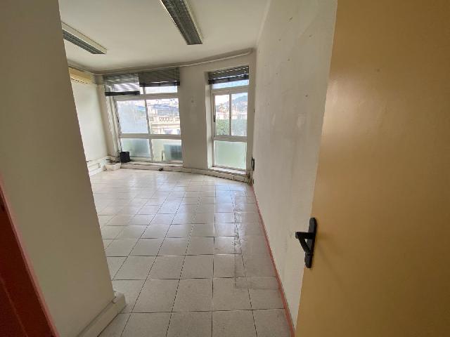 Imagen 9 Inmueble 301101 - Local Comercial en venta en Barcelona / Sobre la Av republica Argentina, cercano a metro /ferro