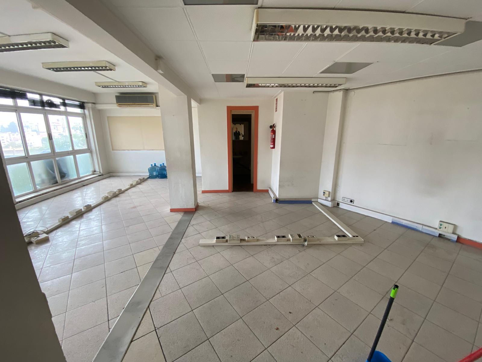 Imagen 5 Local Comercial en venta en Barcelona / Sobre la Av republica Argentina, cercano a metro /ferro