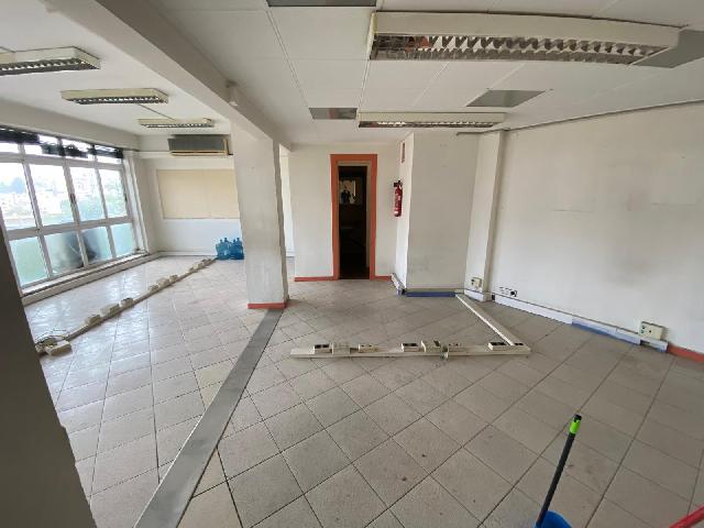 Imagen 5 Inmueble 301101 - Local Comercial en venta en Barcelona / Sobre la Av republica Argentina, cercano a metro /ferro